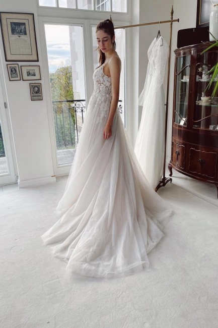 Lace and tulle clearance a line wedding dress